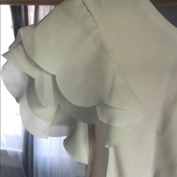 Tiered ruffled dress with cap sleeves - Picture 3 of 3